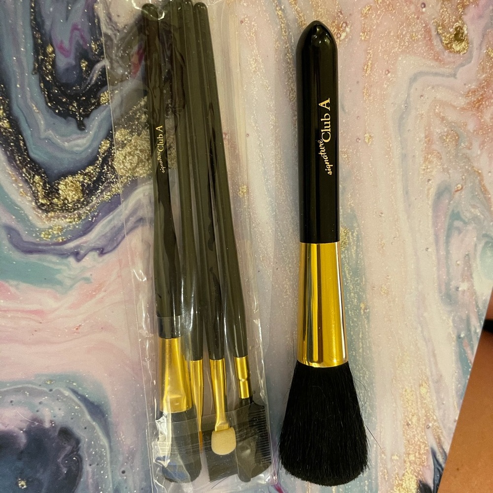 Signature club A makeup brushes. New
